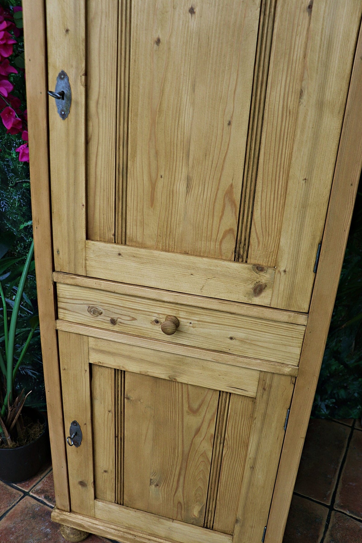 🩷 Superb! Old Pine 2 Door Cupboard-Linen/ Larder/ Home Office/ Bathroom 🩷