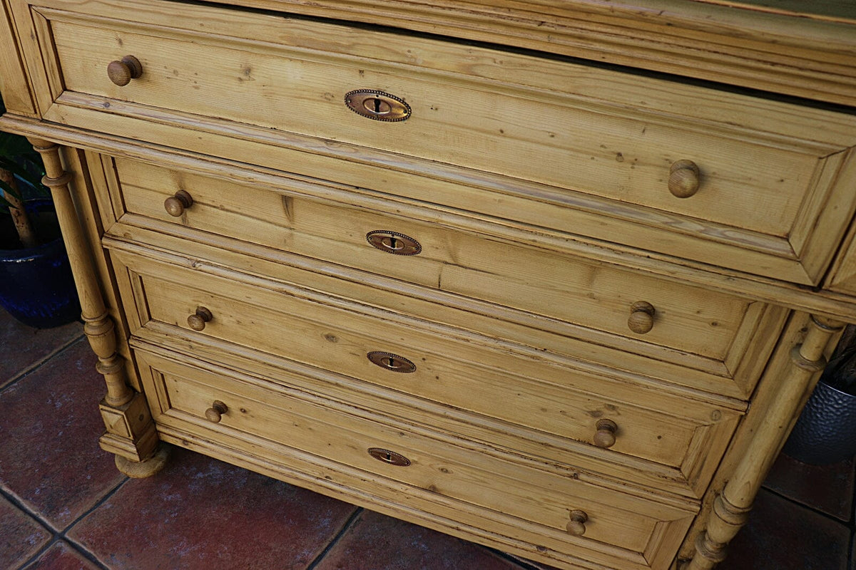 💖 BIG! Stunning! Old Victorian Pine Chest of 4 Drawers/ Sideboard 💖