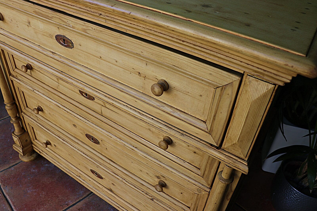 💖 BIG! Stunning! Old Victorian Pine Chest of 4 Drawers/ Sideboard 💖