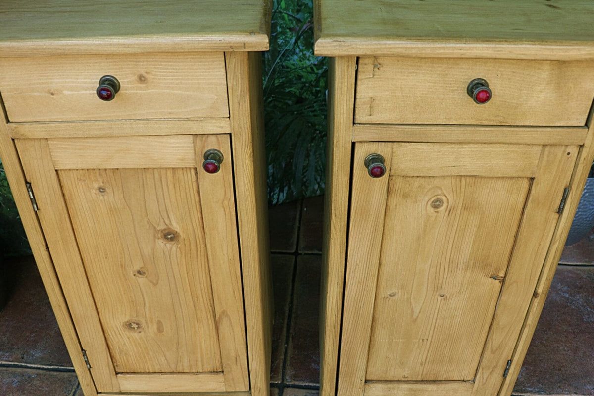 🤩 Lovely Slim Pair Old Pine Bedside Cabinets/Cupboards/Lamp Tables 🤩