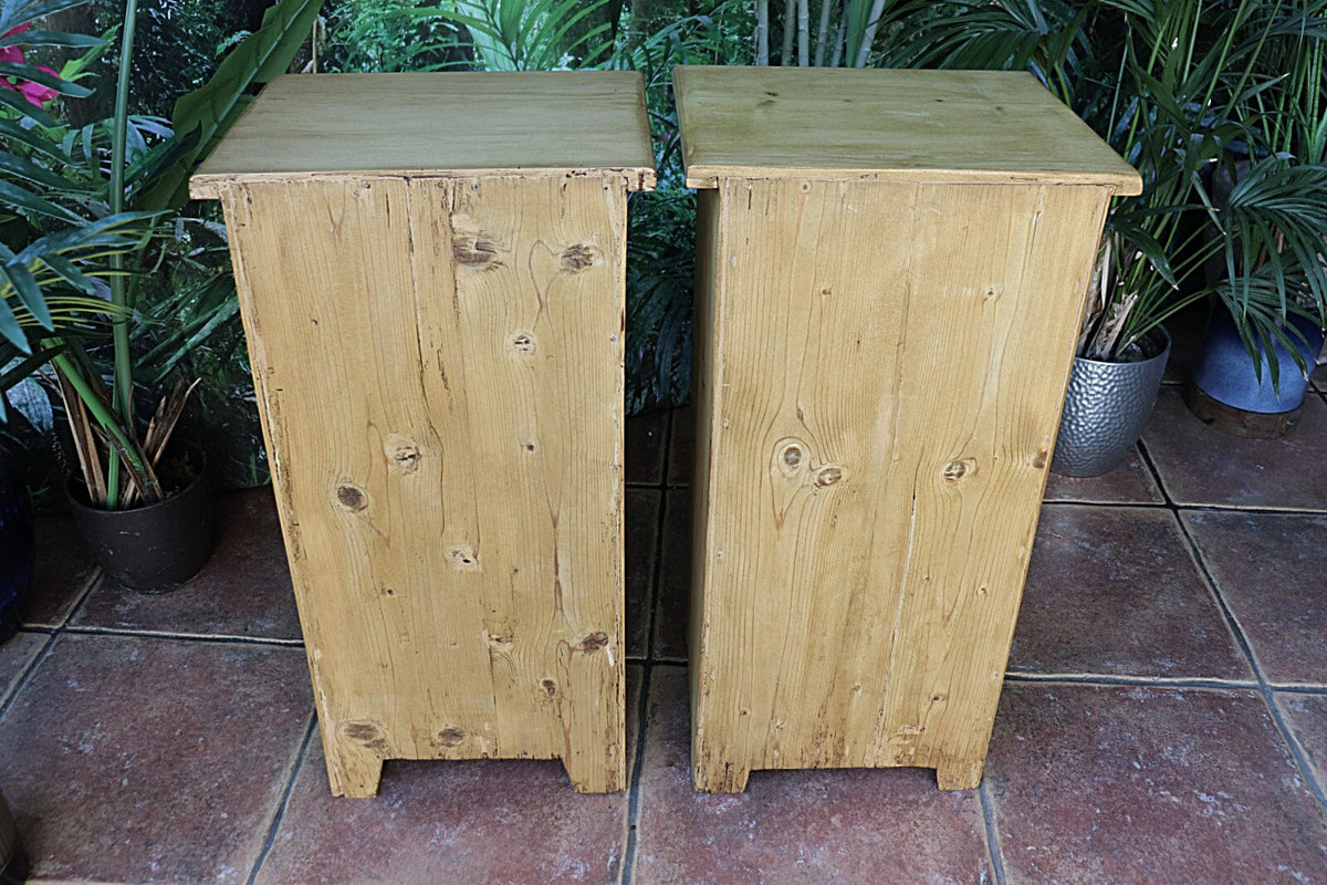 🤩 Lovely Slim Pair Old Pine Bedside Cabinets/Cupboards/Lamp Tables 🤩