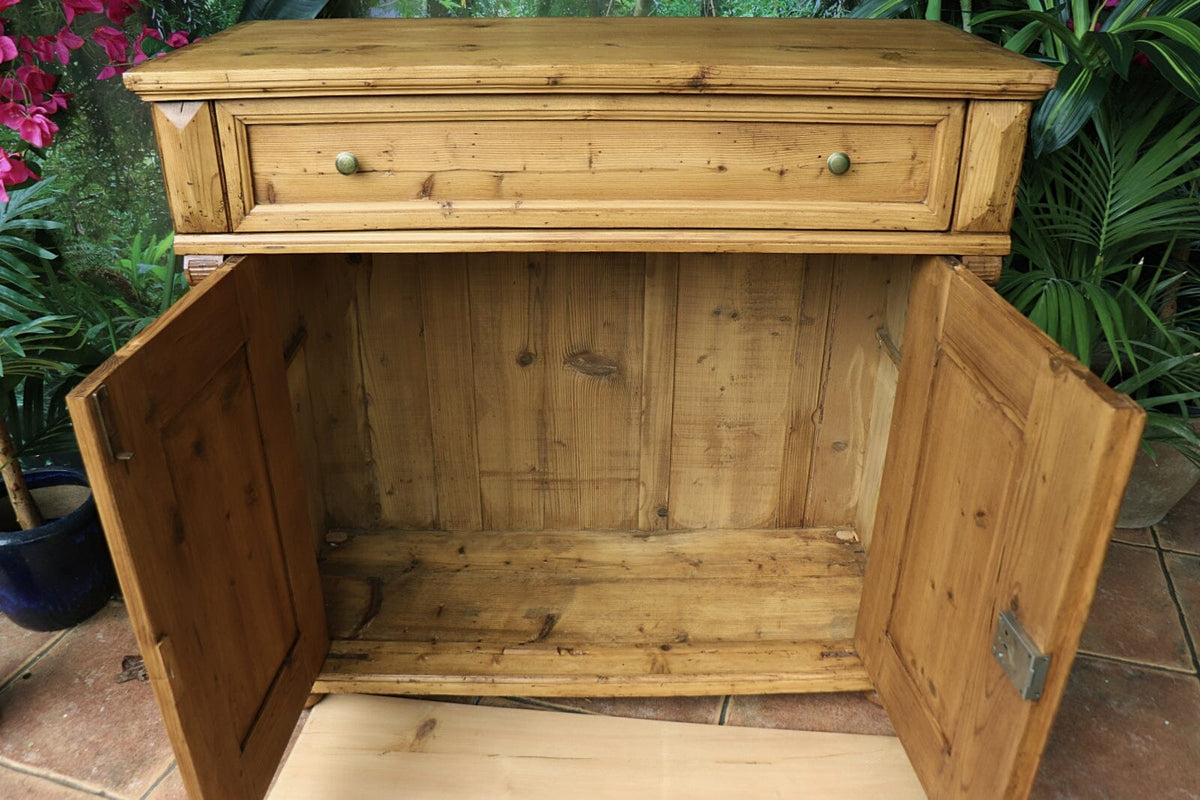 ❤️ Superb! Large Old Victorian Pine Dresser Base/ Sideboard/ TV Stand ❤️