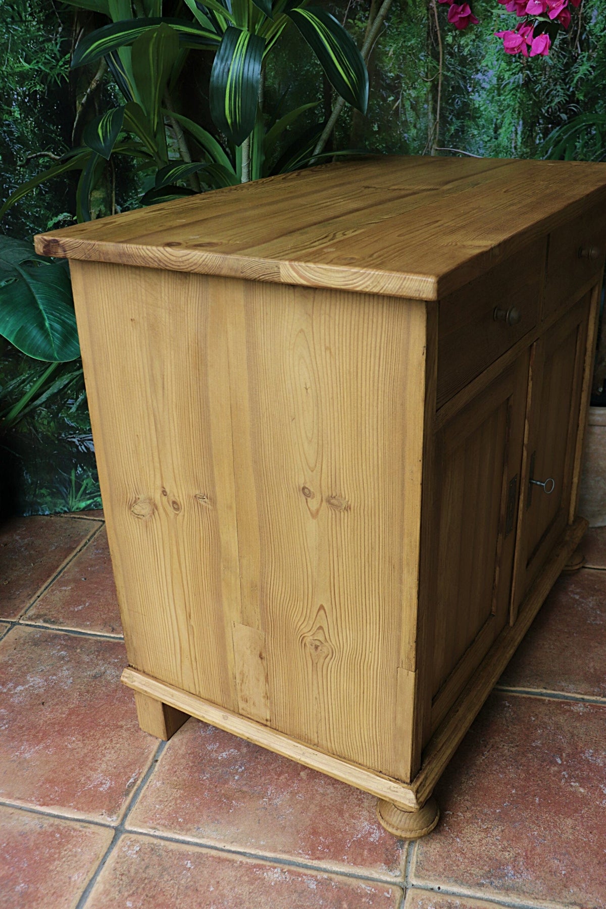 🤩 Fantastic Quality Old Pine Sideboard/ Base/ TV Stand/ Vanity 🤩