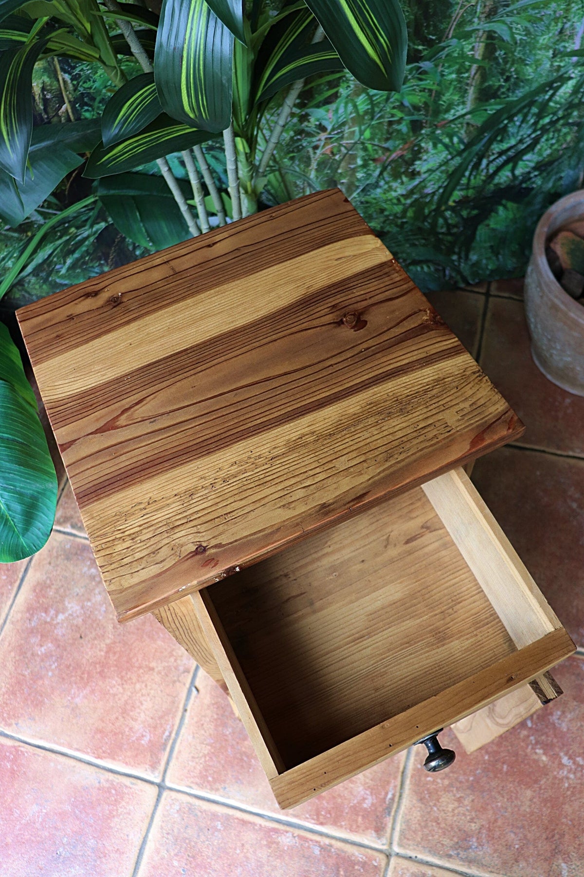 😍 Fabulous! Quality Old Antique Pine Single Bedside Cabinet/ Lamp Table 😍