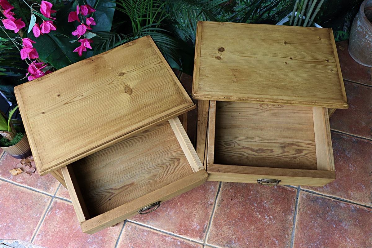 ❤️ Exceptional! Pair Original Old/ Antique Pine Bedside Cabinets/Cupboards ❤️
