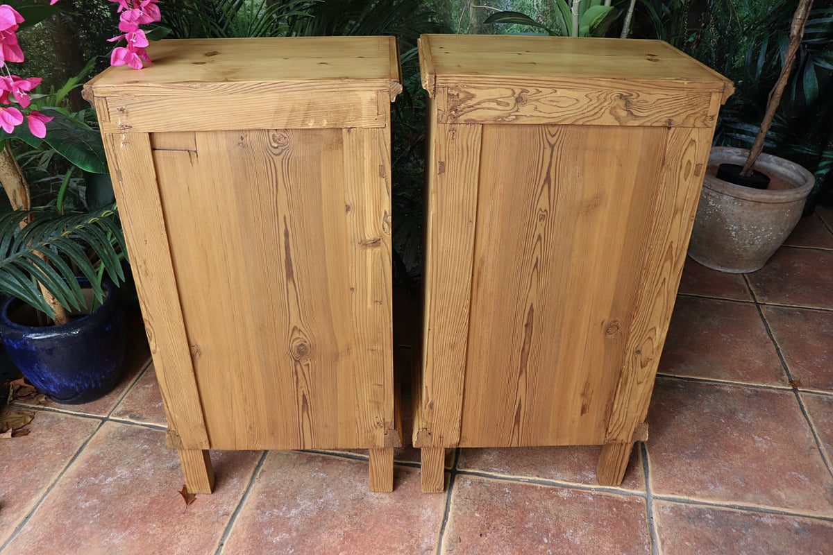 ❤️ Exceptional! Pair Original Old/ Antique Pine Bedside Cabinets/Cupboards ❤️
