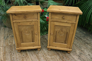 💖 Beautiful Pair Of Old Carved Pine Bedside Cabinets/ Cupboards 💖 - oldpineshop.co.uk