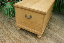 💕 WOW! Extra Large Old Victorian Pine Blanket Box / Chest/ Trunk/ Coffee Table 💕 - oldpineshop.co.uk
