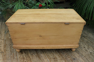 💕 WOW! Extra Large Old Victorian Pine Blanket Box / Chest/ Trunk/ Coffee Table 💕 - oldpineshop.co.uk
