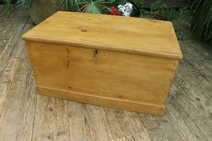❤️ Lovely Old Victorian Pine Blanket Box/Chest/Trunk/Coffee Table & Key ❤️ - oldpineshop.co.uk