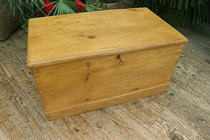 ❤️ Lovely Old Victorian Pine Blanket Box/Chest/Trunk/Coffee Table & Key ❤️ - oldpineshop.co.uk