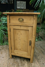 💖 Gorgeous! Single Old Early 20th Century Pine Bedside Cabinet/ Cupboard 💖 - oldpineshop.co.uk