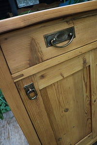 😍 Superb Quality Single Old Pine Bedside Cabinet/ Cupboard 🤩 - oldpineshop.co.uk