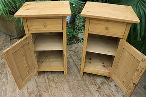 ❤️ Large Pair Old Pine Bedside Cabinets/Cupboards/Lamp Tables ❤️ - oldpineshop.co.uk