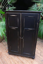 ❤️ Fab! Old Pine/ Black Painted 2 Door Cupboard-Linen/Larder ❤️ - oldpineshop.co.uk