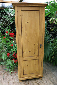 😍 Fantastic! Old Pine Tall Cupboard-Linen/ Larder/ Housekeeping/ Wardrobe 😍 - oldpineshop.co.uk