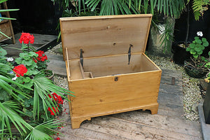 😍 Fantastic Old Antique (Georgian) Pine Blanket Chest/ Trunk/ Coffee Table 😍 - oldpineshop.co.uk