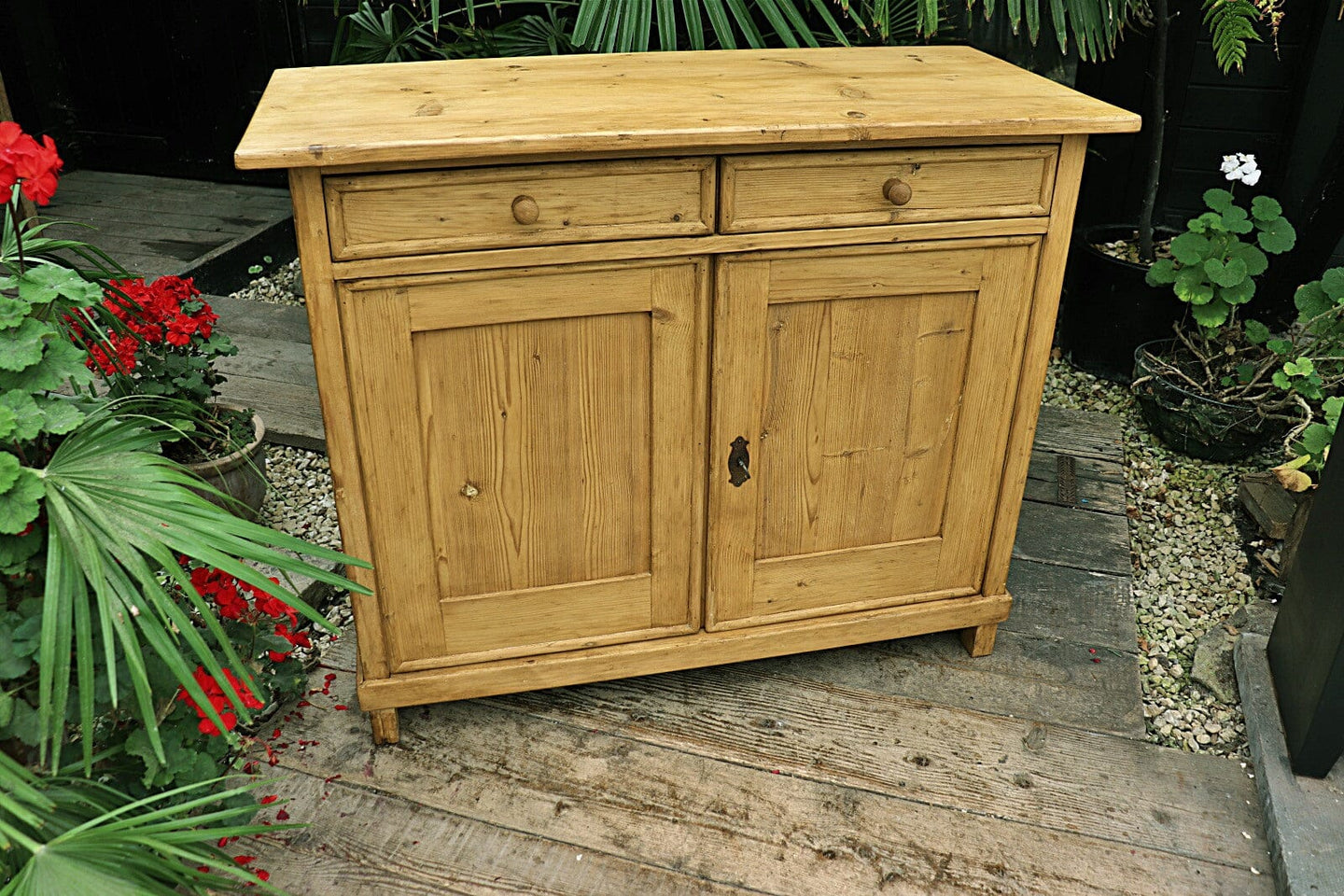 💖 Beautiful Large/ Chunky Old Pine Dresser Base/ Sideboard/ TV Stand 💖 - oldpineshop.co.uk