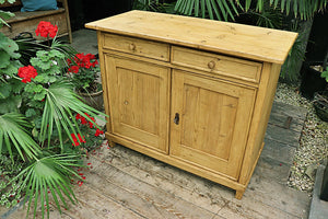 💖 Beautiful Large/ Chunky Old Pine Dresser Base/ Sideboard/ TV Stand 💖 - oldpineshop.co.uk