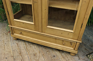 ❤️ Lovely Old Pine Glazed Adjustable Display Cabinet/Cupboard/Linen/Larder ❤️ - oldpineshop.co.uk