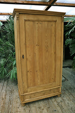 🤩 Fabulous Old Pine Housekeepers Cupboard-Linen/ Larder/ Wardrobe 🤩 - oldpineshop.co.uk