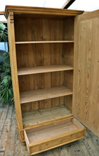 🤩 Fabulous Old Pine Housekeepers Cupboard-Linen/ Larder/ Wardrobe 🤩 - oldpineshop.co.uk