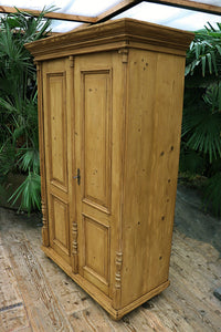 🥰 Beautiful! Old Pine 2 Door Cupboard-Food/Larder/Linen/Wardrobe 🥰 - oldpineshop.co.uk