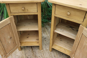 💕 Fab Quality Pair Old Style Pine Bedside Cabinets/ Cupboards/ Lamp Tables 💕 - oldpineshop.co.uk