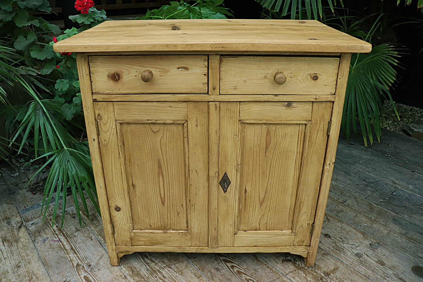 💖 Rustic & Cute Old Pine Dresser Base/ Sideboard/ TV Stand 💖 - oldpineshop.co.uk