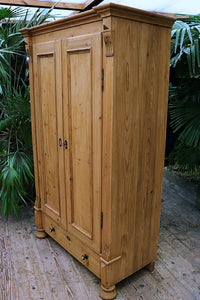 😍 Cottage Size! Old Pine Wardrobe/ Cupboard - Could Have Shelves 🥰 - oldpineshop.co.uk