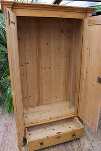 😍 Cottage Size! Old Pine Wardrobe/ Cupboard - Could Have Shelves 🥰 - oldpineshop.co.uk