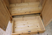 😍 Cottage Size! Old Pine Wardrobe/ Cupboard - Could Have Shelves 🥰 - oldpineshop.co.uk