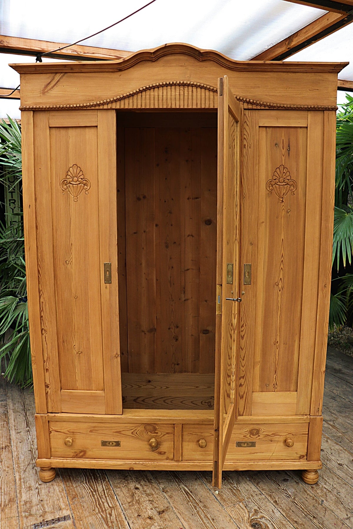 🥰 WOW! Old Pine Triple Knock Down Wardrobe - Multiple Shelf/ Rail Options! 🥰