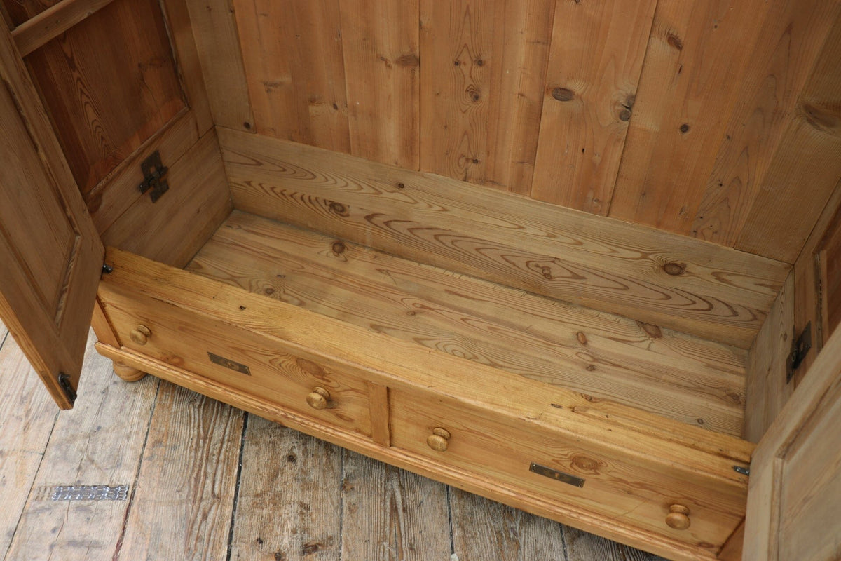 🥰 WOW! Old Pine Triple Knock Down Wardrobe - Multiple Shelf/ Rail Options! 🥰