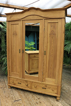 🥰 WOW! Old Pine Triple Knock Down Wardrobe - Multiple Shelf/ Rail Options! 🥰
