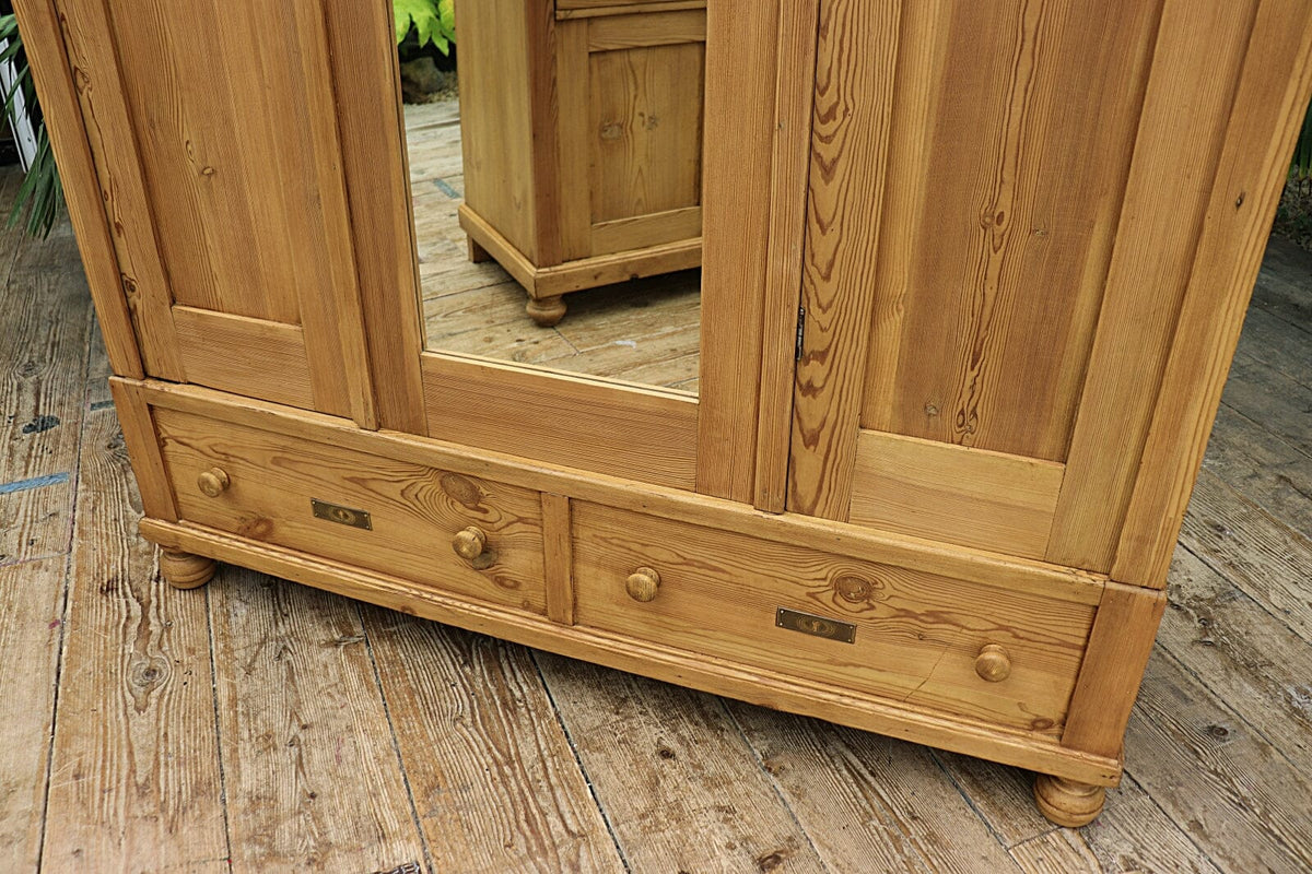 🥰 WOW! Old Pine Triple Knock Down Wardrobe - Multiple Shelf/ Rail Options! 🥰