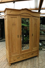 🥰 WOW! Old Pine Triple Knock Down Wardrobe - Multiple Shelf/ Rail Options! 🥰