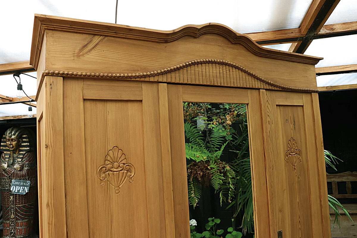 🥰 WOW! Old Pine Triple Knock Down Wardrobe - Multiple Shelf/ Rail Options! 🥰