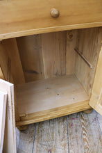 😍 Fab! Old Pine Cupboard-Linen/ Larder/ Home Office/ Bathroom 😍