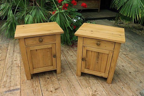 ❤️  Chunky Pair Old Mid Century Pine Bedside Cabinets/Cupboards/Lamp Tables ❤️