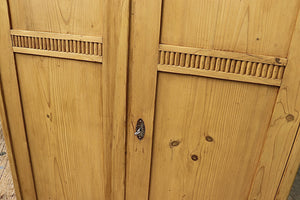🤩 Gorgeous! Quality! Old Pine Double Knock Down/Sectional Wardrobe 🤩