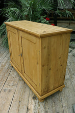 😍 Lovely Shallow Old Pine Dresser Base/ Cupboard/ Sideboard/ TV Stand 😍