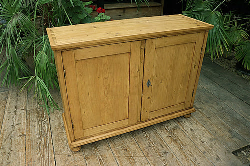 😍 Lovely Shallow Old Pine Dresser Base/ Cupboard/ Sideboard/ TV Stand 😍