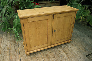 😍 Lovely Shallow Old Pine Dresser Base/ Cupboard/ Sideboard/ TV Stand 😍
