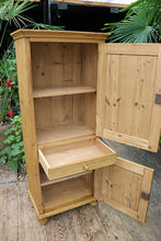 🤩 Lovely! Old Pine 2 Door Cupboard-Linen/Larder/Home Office/Bathroom 🤩