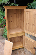 🤩 Lovely! Old Pine 2 Door Cupboard-Linen/Larder/Home Office/Bathroom 🤩