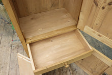 🤩 Lovely! Old Pine 2 Door Cupboard-Linen/Larder/Home Office/Bathroom 🤩