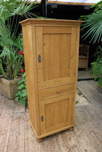 🩷 Superb! Old Pine 2 Door Cupboard-Linen/Larder/Home Office/Bathroom 🩷