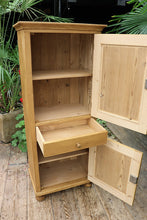 🩷 Superb! Old Pine 2 Door Cupboard-Linen/Larder/Home Office/Bathroom 🩷