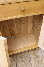 🩷 Superb! Old Pine 2 Door Cupboard-Linen/Larder/Home Office/Bathroom 🩷